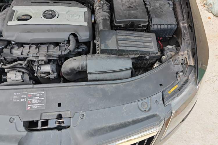 Used Skoda Superb 2013 1.8TSI Automatic Yashi Edition Engine Bay Left