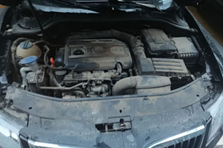 Used Skoda Superb 2013 1.8TSI Automatic MingShi Edition Engine Bay