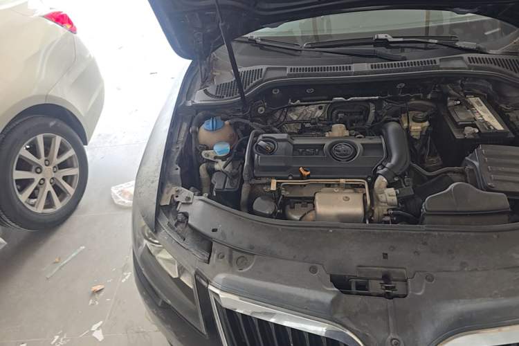 Used Skoda Superb 2013 1.4TSI DSG Sport Edition Engine Bay Right