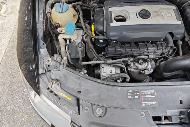 Used Skoda Superb 2013 1.8TSI Automatic MingShi Edition Engine Bay Right