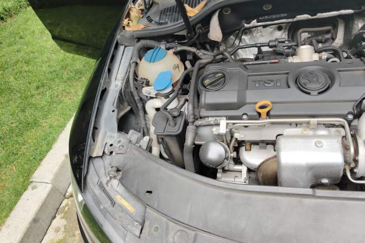 Used Skoda Superb 2013 1.4TSI Manual Shengshi Edition Engine Bay Right