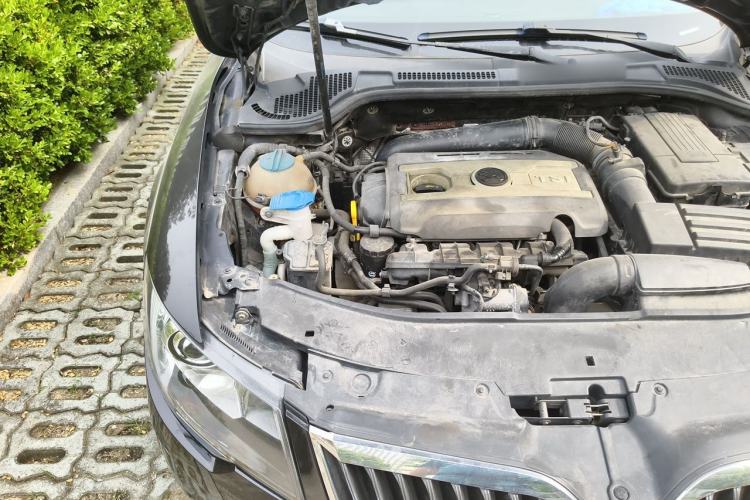 Used Skoda Superb 2013 1.8TSI Automatic MingShi Edition Engine Bay Right