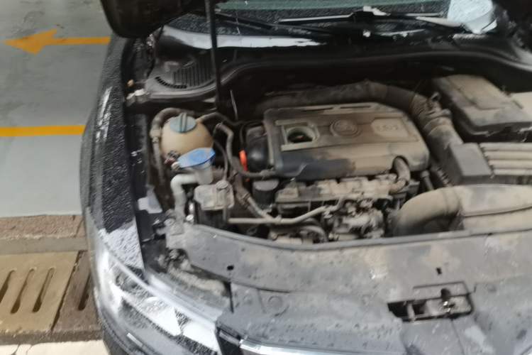 Used Skoda Superb 2013 1.8TSI Automatic MingShi Edition Engine Bay Right
