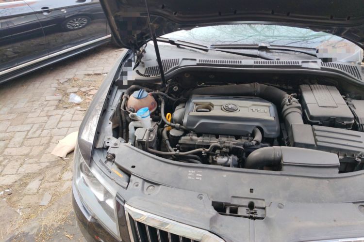 Used Skoda Superb 2013 1.8TSI Automatic MingShi Edition Engine Bay Right