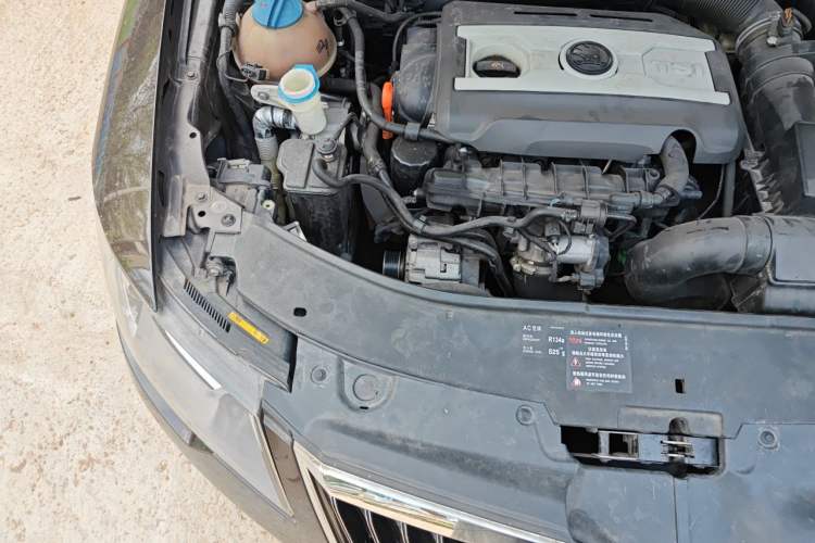 Used Skoda Superb 2013 1.8TSI Automatic Yashi Edition Engine Bay Right