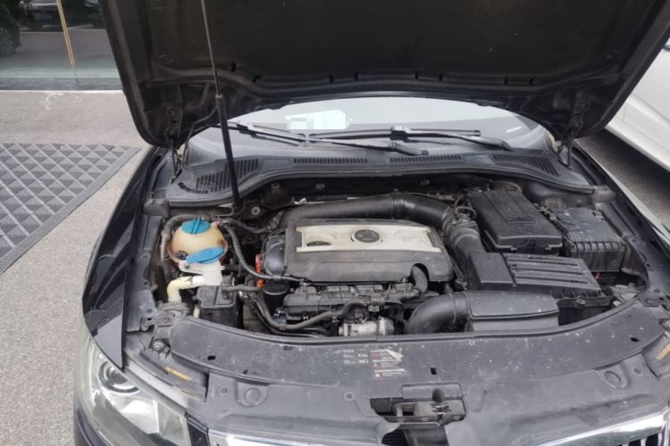 Used Skoda Superb 2013 1.8TSI Automatic MingShi Edition Engine Bay Right