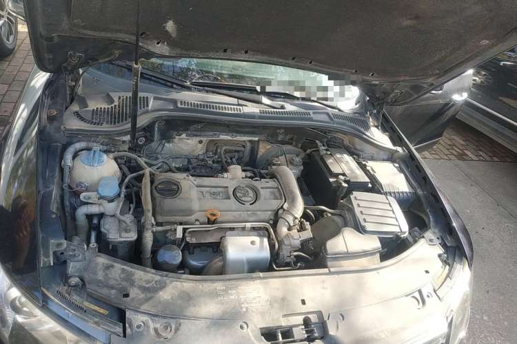 Used Skoda Superb 2013 1.4TSI Manual Shengshi Edition Engine Bay