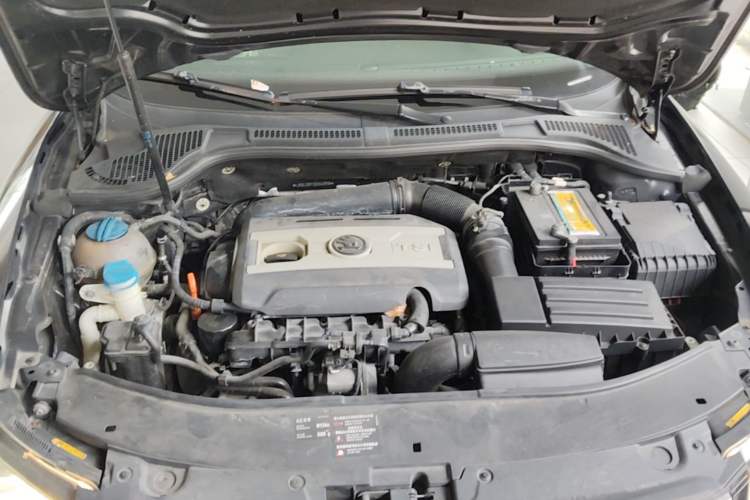 Used Skoda Superb 2013 1.8TSI Automatic MingShi Edition Engine Bay