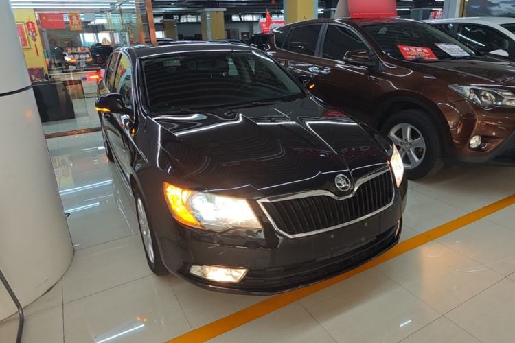 Used Skoda Superb 2013 1.4TSI DSG Sport Edition Front Right 45 Deg