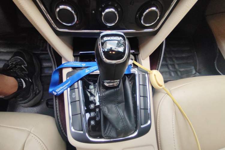 Used Skoda Superb 2013 1.8TSI Automatic MingShi Edition Gear Lever