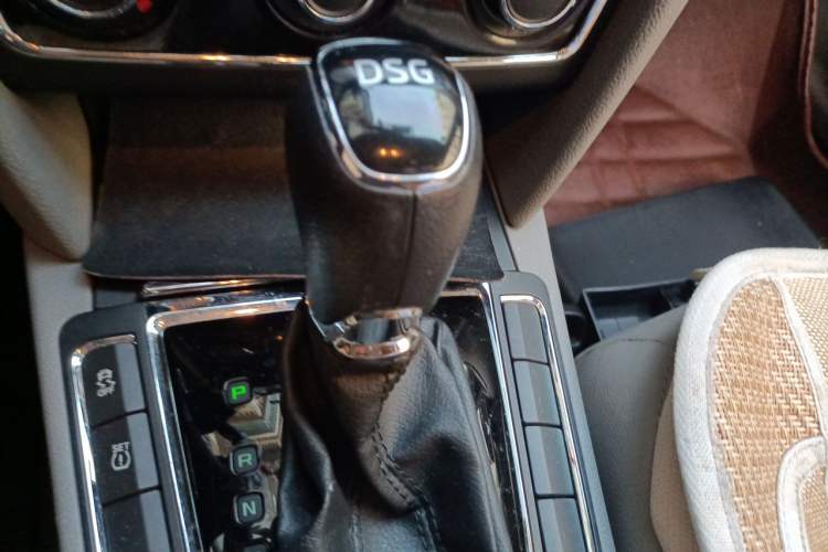 Used Skoda Superb 2013 1.4TSI DSG Sport Edition Gear Lever