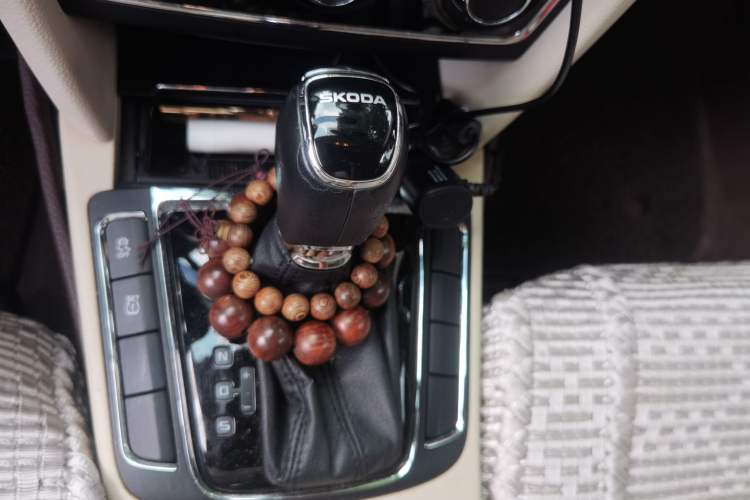 Used Skoda Superb 2013 1.8TSI Automatic MingShi Edition Gear Lever
