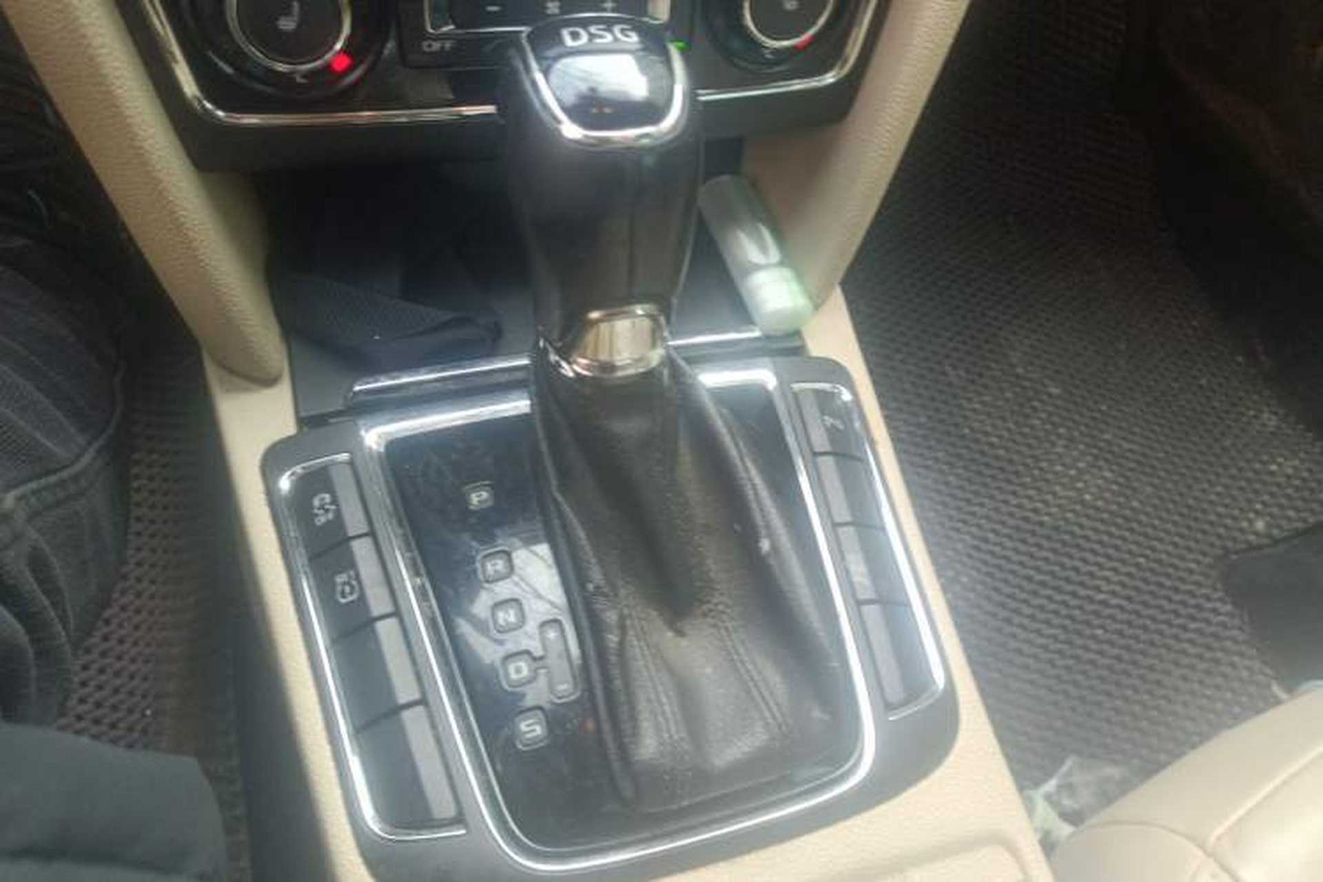 Used Skoda Superb 2013 Travel Edition 2.0 TSI Prestige Version Gear Lever