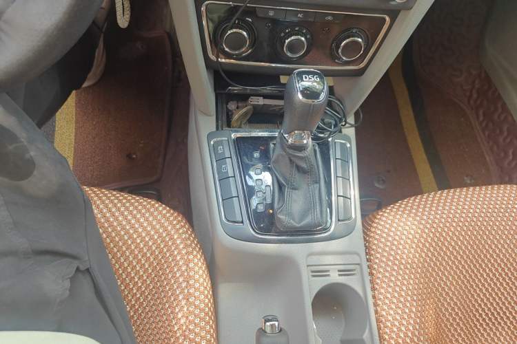 Used Skoda Superb 2013 1.4TSI DSG Sport Edition Gear Lever