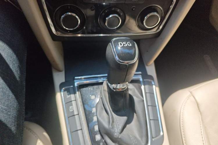 Used Skoda Superb 2013 1.4 TSI DSG Prestige Edition Gear Lever