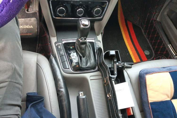 Used Skoda Superb 2013 1.8TSI Automatic MingShi Edition Gear Lever
