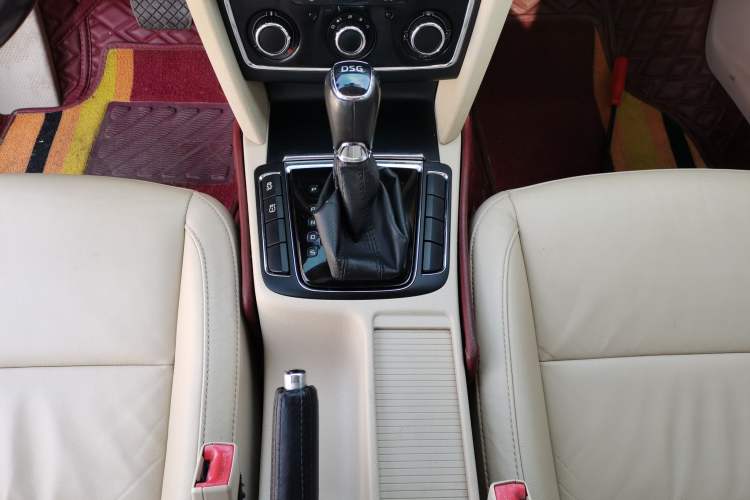 Used Skoda Superb 2013 1.4 TSI DSG Prestige Edition Gear Lever