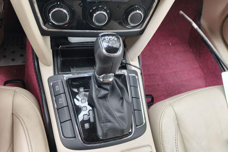 Used Skoda Superb 2013 1.4 TSI DSG Prestige Edition Gear Lever