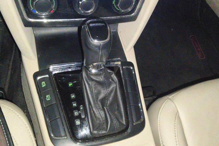 Used Skoda Superb 2013 1.8TSI Automatic MingShi Edition Gear Lever