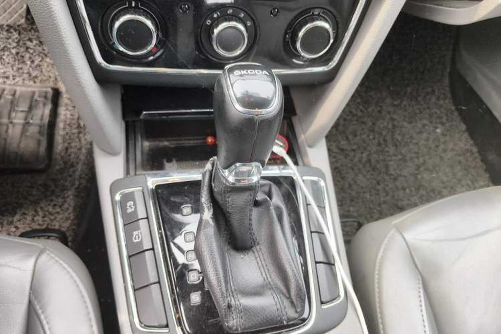 Used Skoda Superb 2013 1.8TSI Automatic MingShi Edition Gear Lever