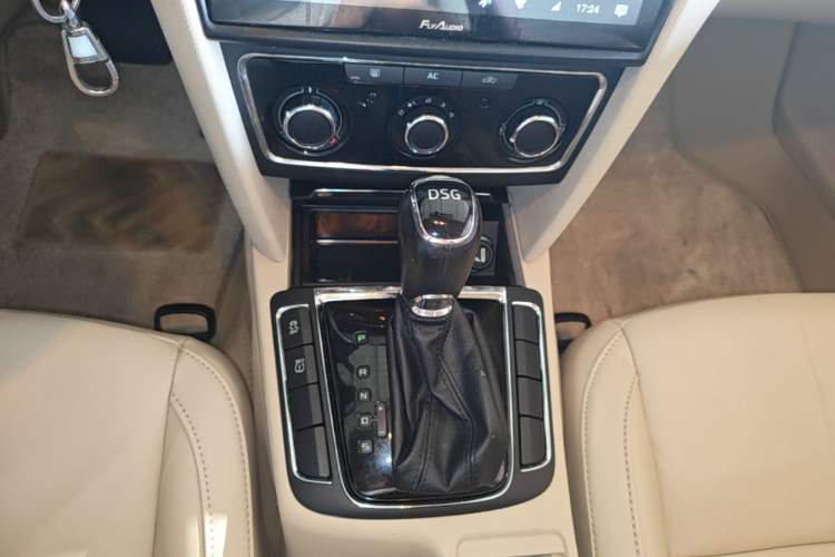 Used Skoda Superb 2013 1.4 TSI DSG Prestige Edition Gear Lever
