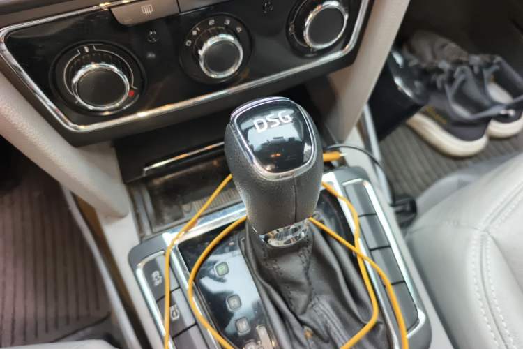 Used Skoda Superb 2013 1.4TSI DSG Sport Edition Gear Lever