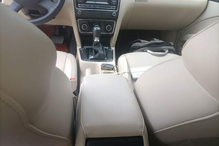 Used Skoda Superb 2013 1.8TSI Automatic MingShi Edition Gear Lever