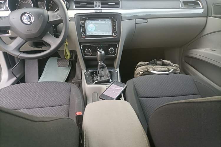 Used Skoda Superb 2013 1.4TSI DSG Sport Edition Gear Lever