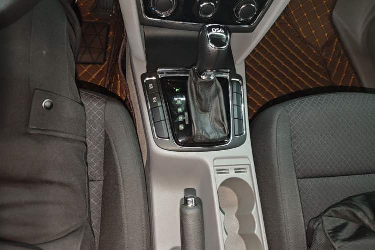 Used Skoda Superb 2013 1.4TSI DSG Sport Edition Gear Lever