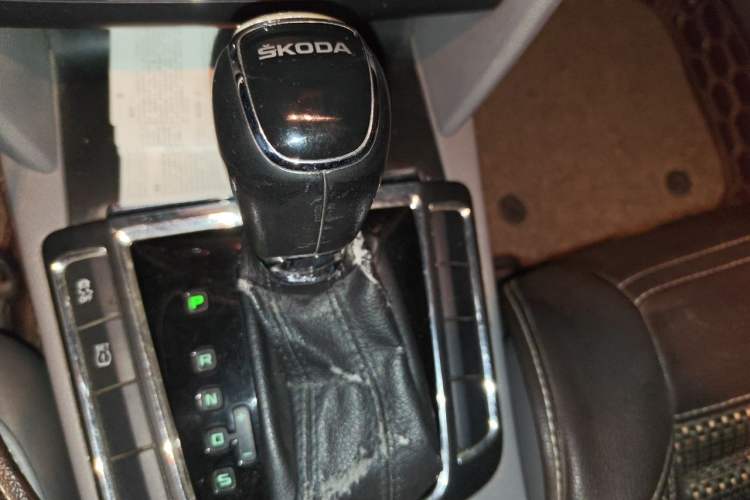 Used Skoda Superb 2013 1.8TSI Automatic MingShi Edition Gear Lever