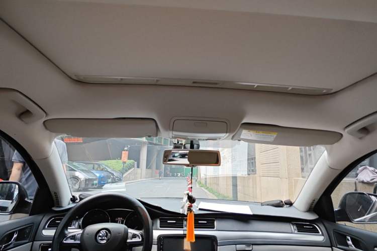Used Skoda Superb 2013 1.8TSI Automatic MingShi Edition Headliner