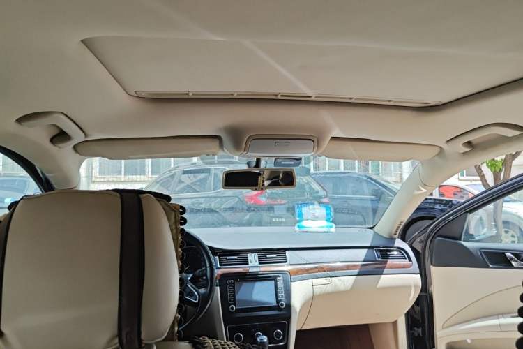 Used Skoda Superb 2013 1.8TSI Automatic MingShi Edition Headliner