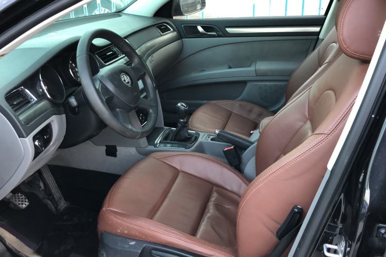 Used Skoda Superb 2013 1.4TSI Manual Shengshi Edition Interior 1