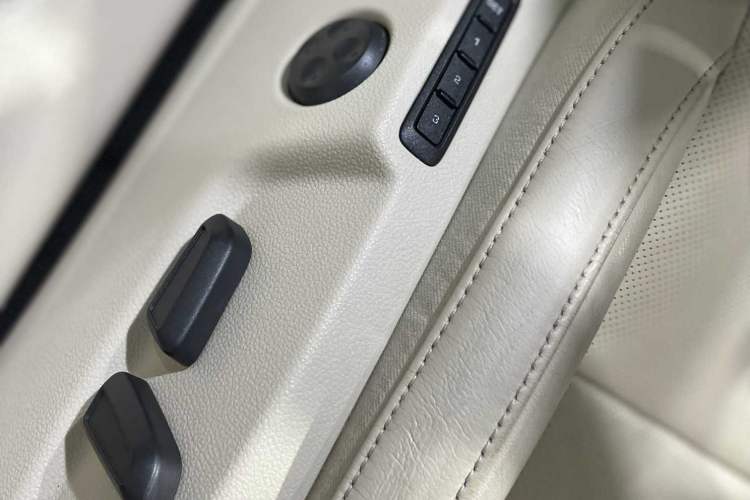Used Skoda Superb 2013 1.8TSI Automatic Yashi Edition Interior 1
