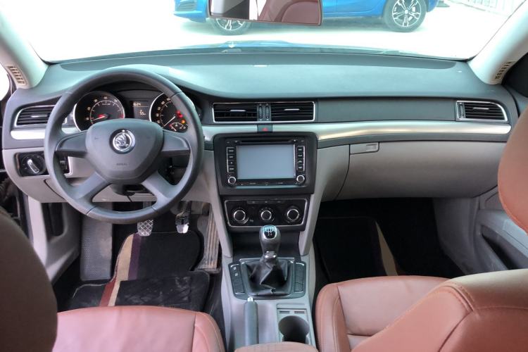 Used Skoda Superb 2013 1.4TSI Manual Shengshi Edition Interior 3