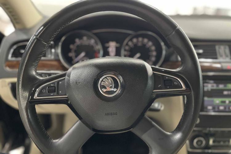 Used Skoda Superb 2013 1.8TSI Automatic Yashi Edition Interior 3