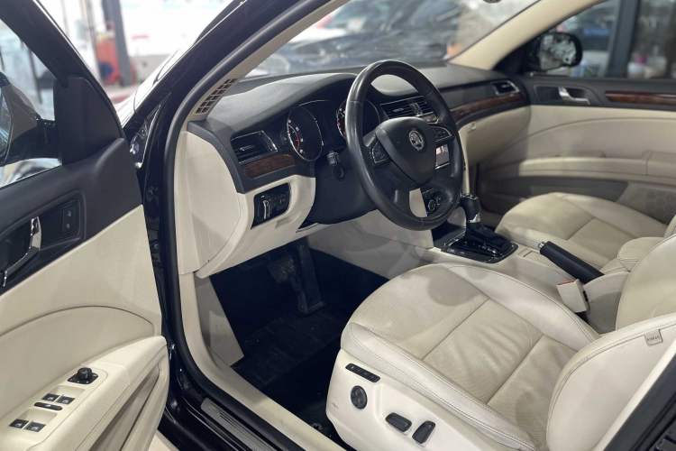 Used Skoda Superb 2013 1.8TSI Automatic Yashi Edition Interior 5