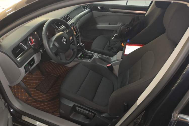 Used Skoda Superb 2013 1.4TSI DSG Sport Edition Left Front Seat