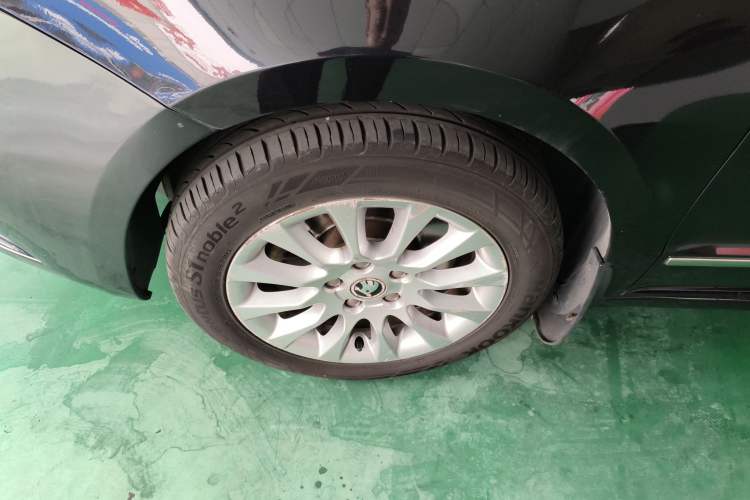 Used Skoda Superb 2013 1.8TSI Automatic MingShi Edition Left Front Wheel Hub