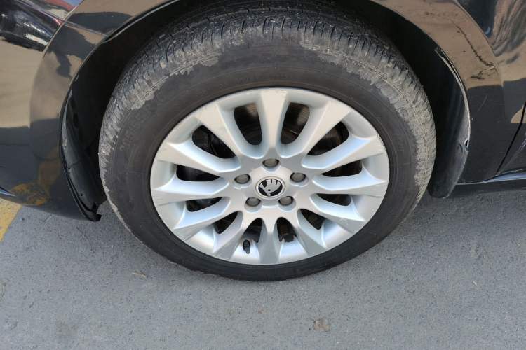 Used Skoda Superb 2013 1.4 TSI DSG Prestige Edition Left Front Wheel Hub