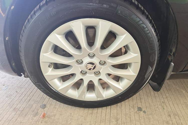 Used Skoda Superb 2013 1.4 TSI DSG Prestige Edition Left Front Wheel Hub