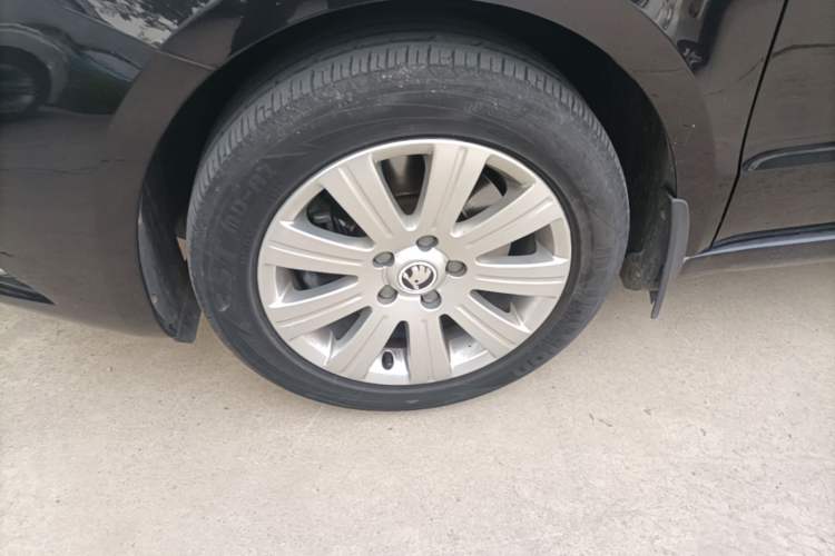 Used Skoda Superb 2013 1.4TSI DSG Sport Edition Left Front Wheel Hub