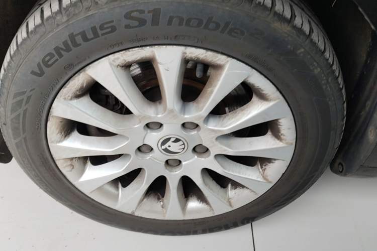 Used Skoda Superb 2013 1.8TSI Automatic MingShi Edition Left Front Wheel Hub