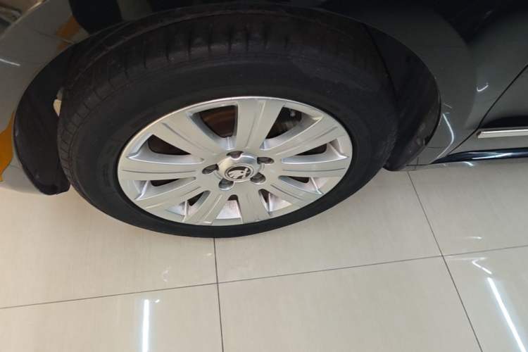 Used Skoda Superb 2013 1.4TSI DSG Sport Edition Left Front Wheel Hub