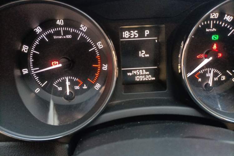 Used Skoda Superb 2013 1.4TSI DSG Sport Edition Odometer Close Up