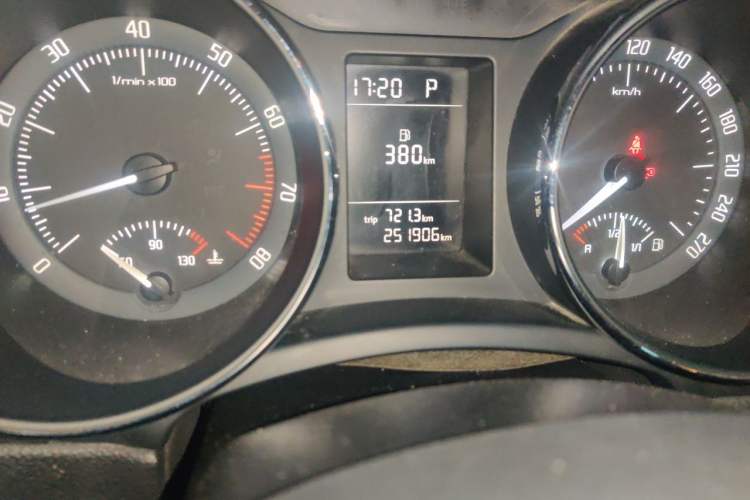 Used Skoda Superb 2013 1.4TSI DSG Sport Edition Odometer Close Up