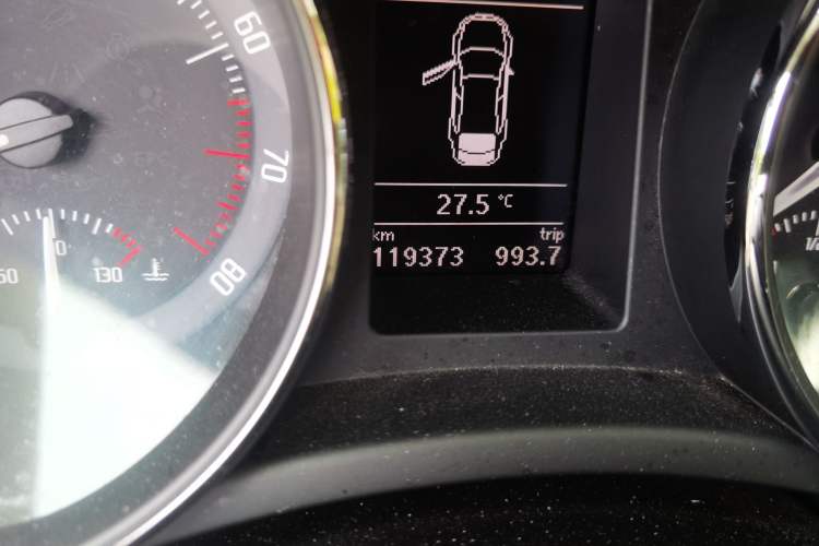 Used Skoda Superb 2013 1.8TSI Automatic MingShi Edition Odometer Close Up