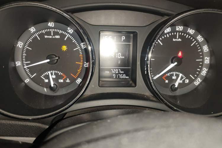 Used Skoda Superb 2013 1.4TSI DSG Sport Edition Odometer Close Up