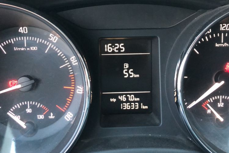 Used Skoda Superb 2013 1.4TSI Manual Shengshi Edition Odometer Close Up