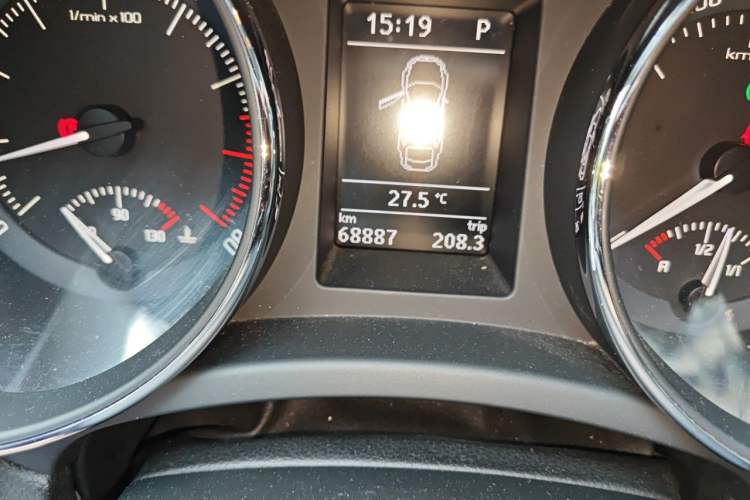 Used Skoda Superb 2013 1.8TSI Automatic MingShi Edition Odometer Close Up